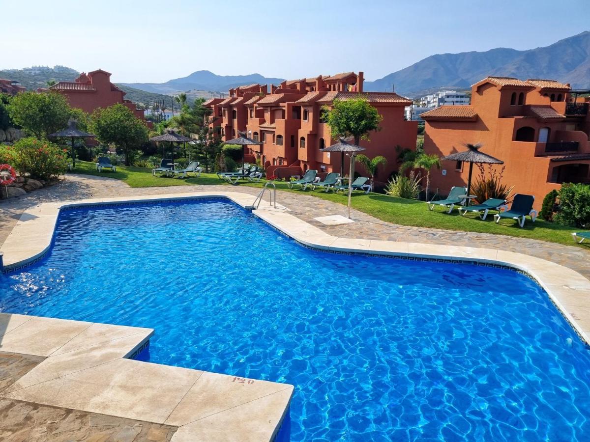 Sea View Penthouse Apartment With Hot Tub - Casa Bella Vista, Buenas Noches , Estepona Exteriér fotografie
